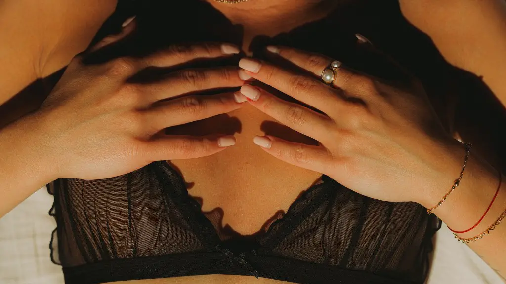 What is mistress play?